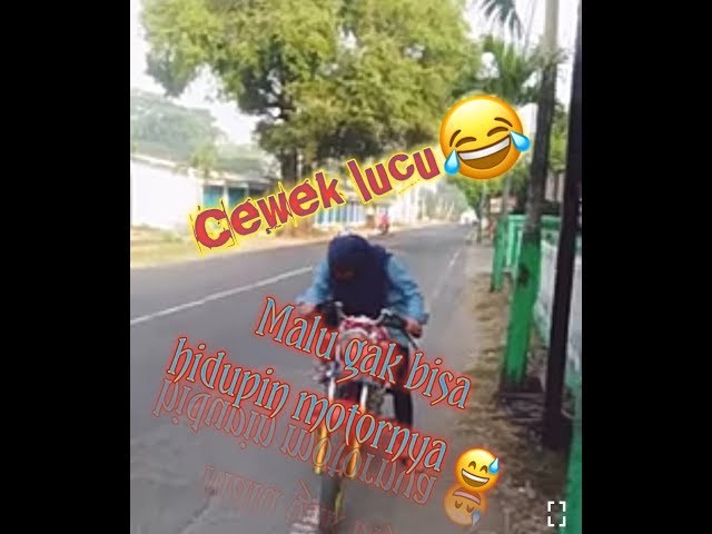 Cewek herex hijab lucu gak bisa nyetater motor | megapro herex class=