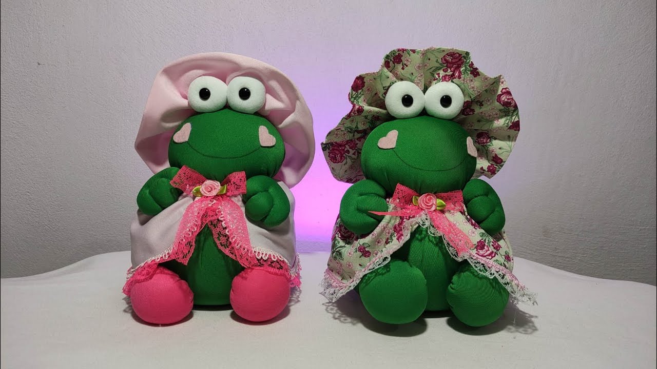 Sapinha 🐸 de pano, peso de porta feito a mão ✋ é uma benção pra vender ❤️