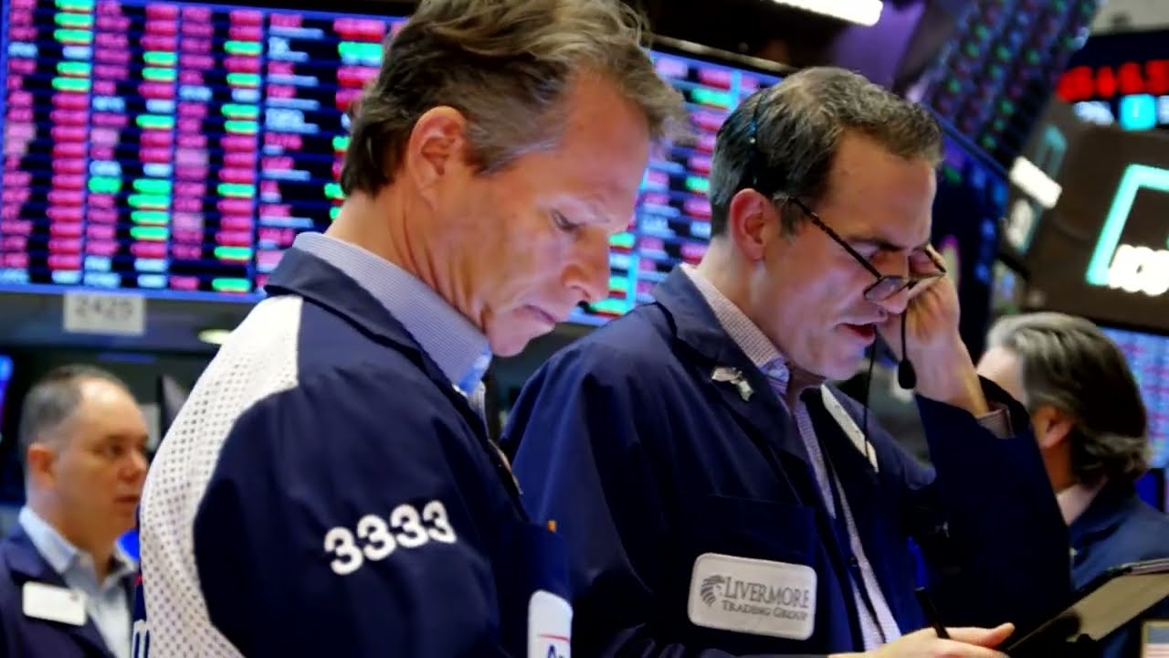 Wall Street ends higher on tech rebound, rising rate cut bets | REUTERS