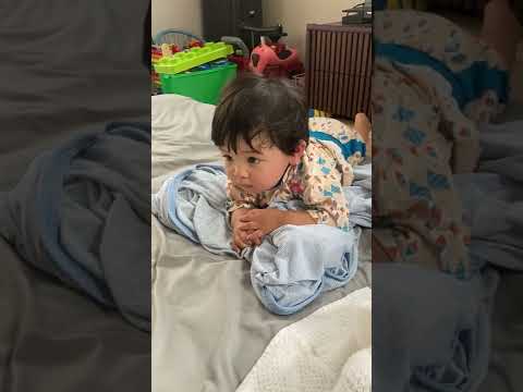 【1歳5ヶ月と生後1ヶ月】兄弟の寝起き/Adorable Baby Wakes Up Brother