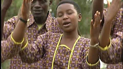 Kwa maana - Mkemwema choir (Official Video)