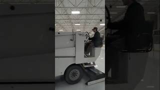 Zamboni 🧊🥅 #Satisfying #Zamboni #Icehockey #Iceskating