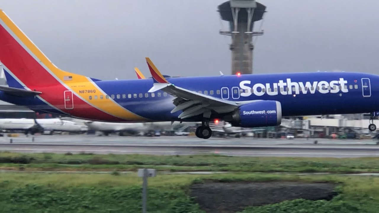 LAX favorite place to relax with airplanes landing 