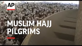 Muslim hajj pilgrims perform devil stoning ritual