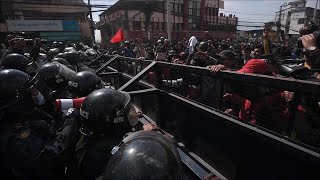 Nepal police fire tear gas as MPs debate US grant | AFP Resimi