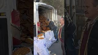 Salı pazarı torba torba bayat ekmek .!!! Baba oğuldan ÇAYIRALAN