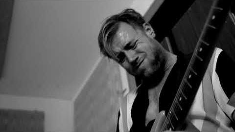 Trouble Is - Set Me Free (Live in Kaiser Studios)