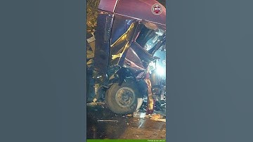 Cảnh sát phá cửa, giải cứu tài xế xe đầu kéo mắc kẹt trong cabin