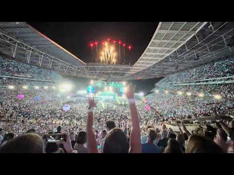 Feels Like I M Falling In Love Coldplay Live Wembley 2025