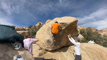 Pastor Shim - Bulgemaster V2 dood - Joshua Tree Bouldering (The Outback)