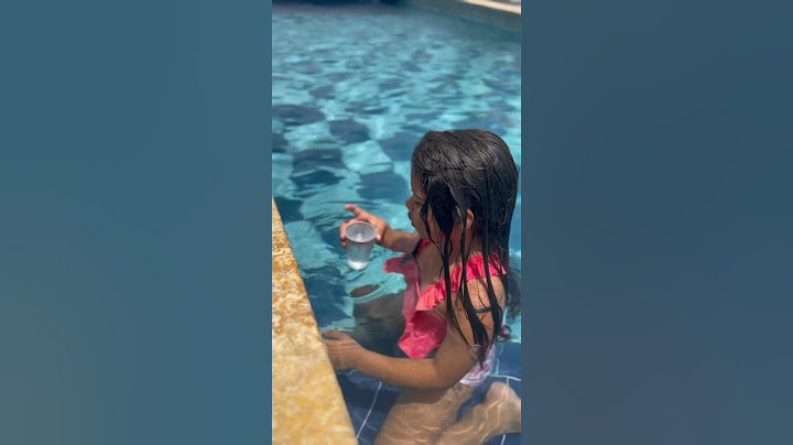 Shadia toma agua de la piscina #shorts