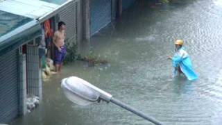 台南市大興街114巷淹水達半層樓高~3