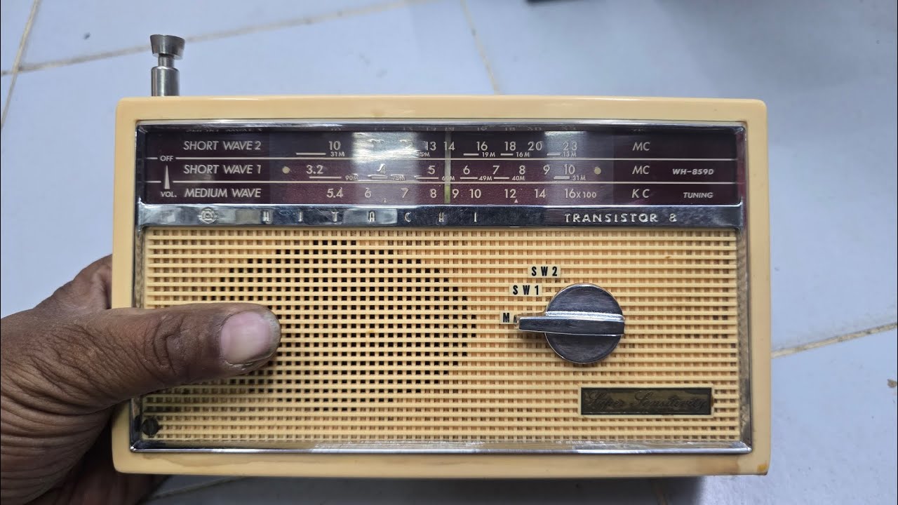 Hitachi WH-859D 3 Band vintage 8 Transistor Radio made in Japan