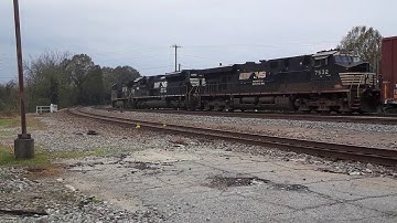 NS 370 IDLING SWITCHING GREENVILLE YARDS AND SNEAKING AWAY. (2)