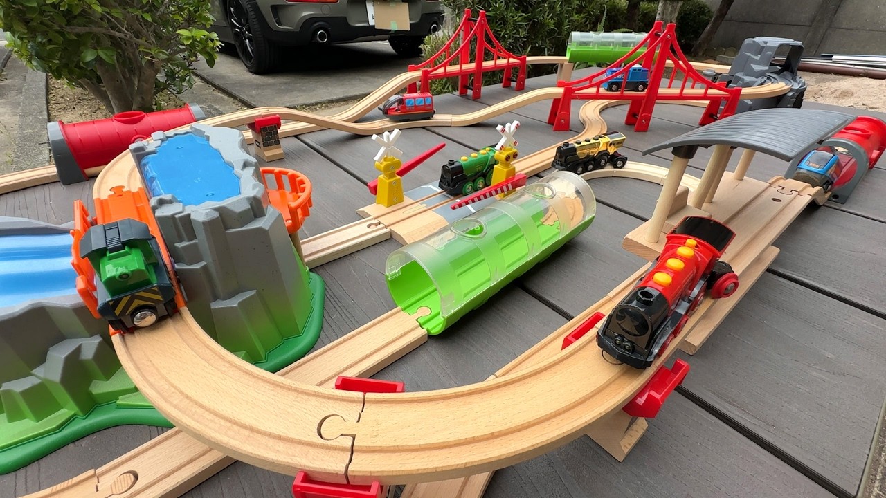 BRIO (Wooden Trains) ☆ Assemble the course by fitting together the gimmicks and play!