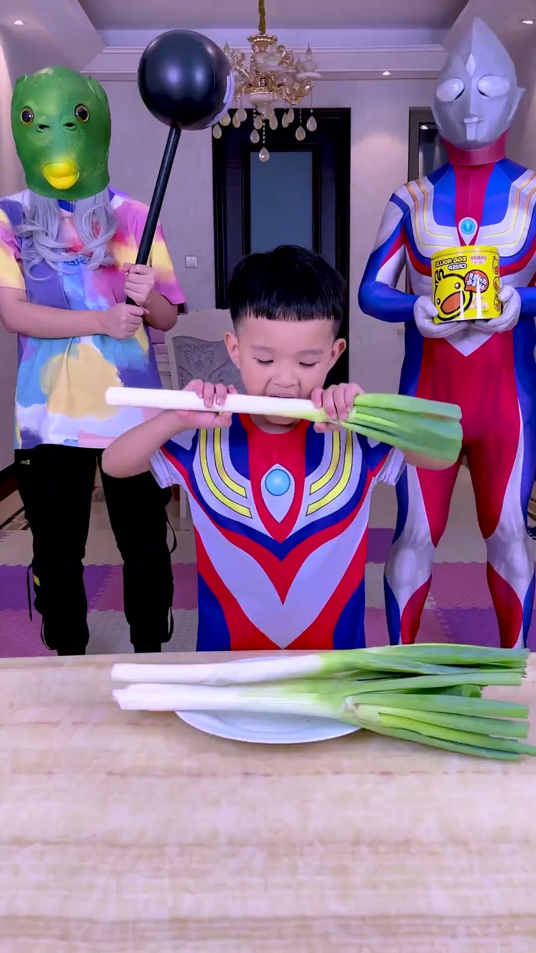 Eating Green Onions Without Expression Challenge丨बिना भाव-भंगिमा के हरा प्याज खाना#Funnyfamily