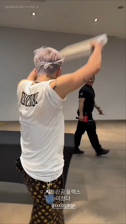 [26 Jul 2025] G-Dragon gave the daisy necklaces from Jacob & Co to the wearemanshe dancers