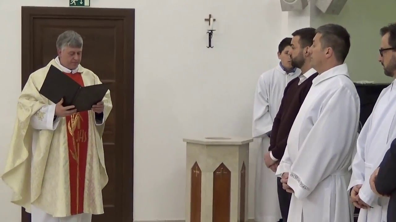 Felnőtt keresztelés Répcelakon a nagyszombati szentmisén