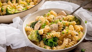 A throwitallinthepan weeknight meal that's ready in 30 mins! | Onepot chicken & broccoli pasta