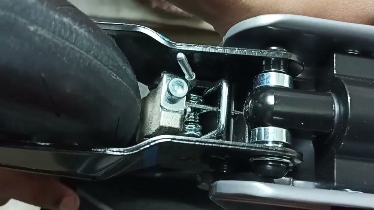 How Front Brake Works | Oxelo Adult Scooter Town 7XL | Decathlon