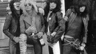 Video thumbnail of "Mötley Crüe - Piece of Your Action"