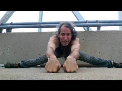 Doing Splits To The Sound Of Traffic (1) financial collapse blog