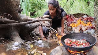 Catch turtle in river for food - Cooking turtle braised spice for dinner - Survival solo in forest