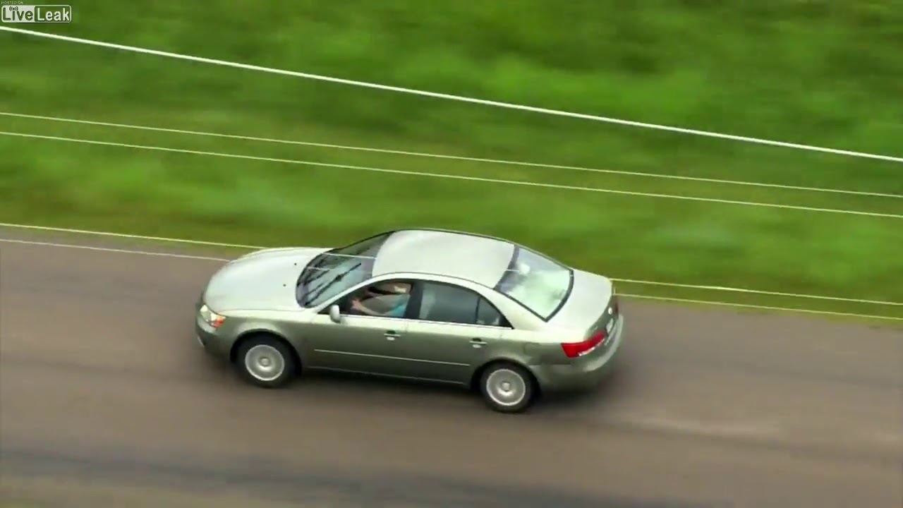 Liveleak High-speed police chase ends in wild crash - YouTube