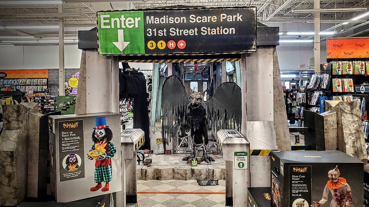 SPIRIT HALLOWEEN STORE TOUR #6 spirit halloween Dr squatch, spirit halloween coloring book)🎃😈💀