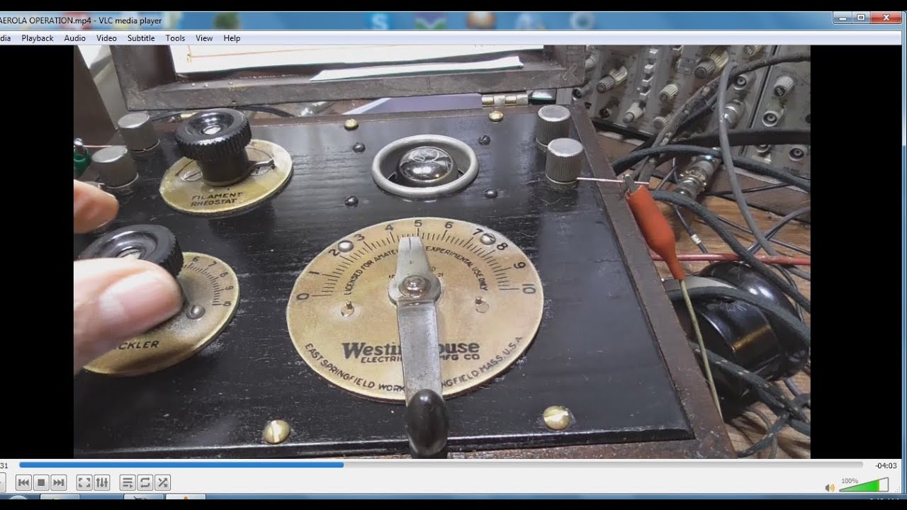 OPERATING AN AEROLA SR ANTIQUE RADIO