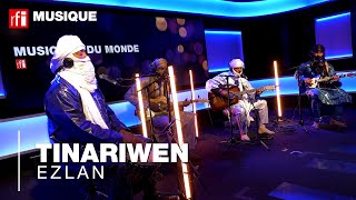 Tinariwen interprète le titre &quot;Ezlan&quot;