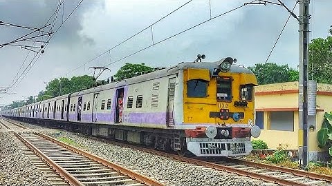 Single WINDSHIELD ONOL EMU Local Train Furious Skipped At Railgate #easternrailways