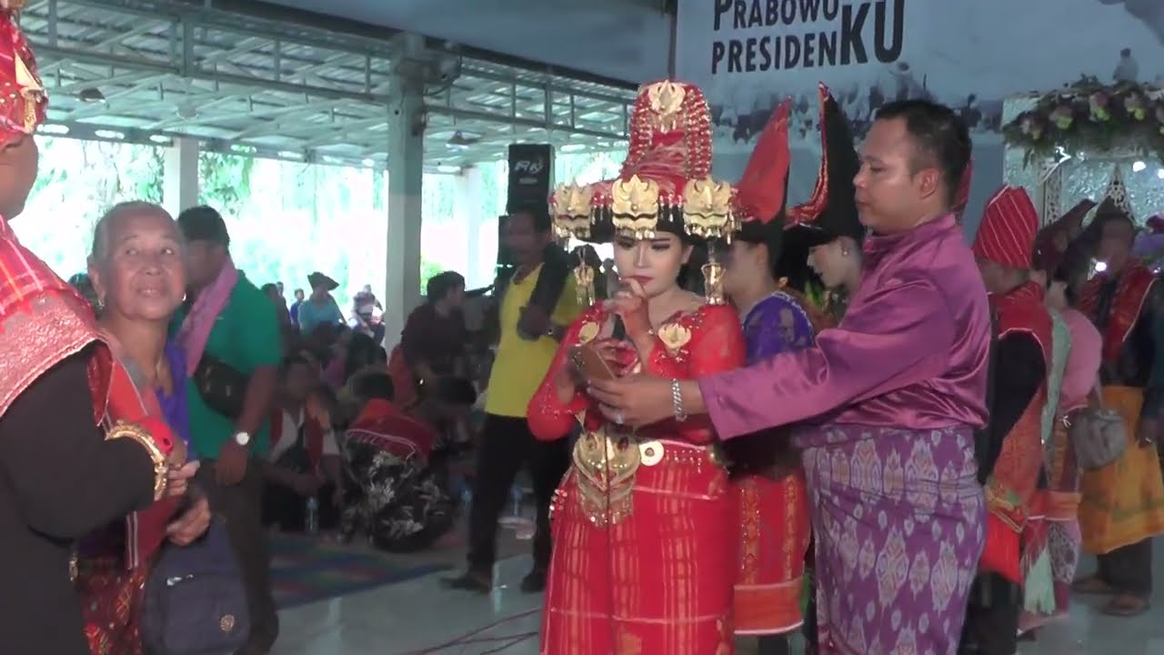 Adu Pengantin Ery Donya Sitepu & Ayu Lestari Br.S Depari di Jambur Bre lalana Namo ukur
