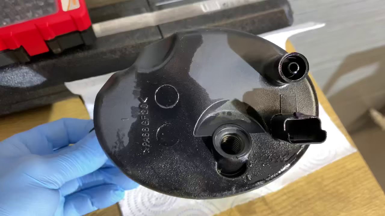 Fuel filter Land Rover Freelander 2. How to replace it step by step