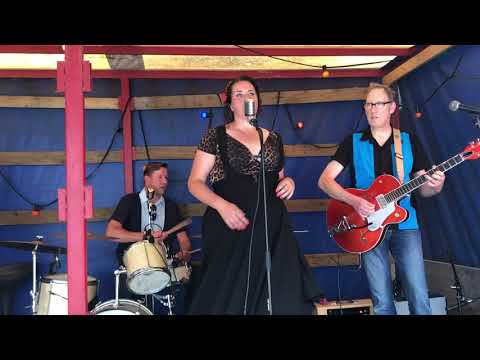 Victor Bruijn uit Biddinghuizen treedt met The Rockabilly Ramblers op bij Nirwana