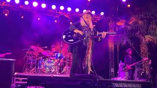 Melissa Etheridge on Etheridge Island performing CHANGE