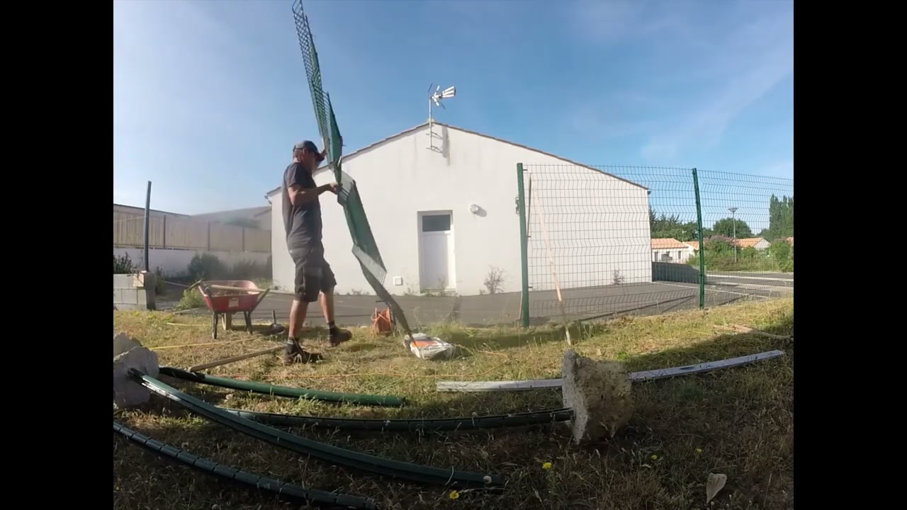 Mur de clôture et lame composite , pose de grillage rigide.Paysagiste.Jardiscine.La chapelle Achard.