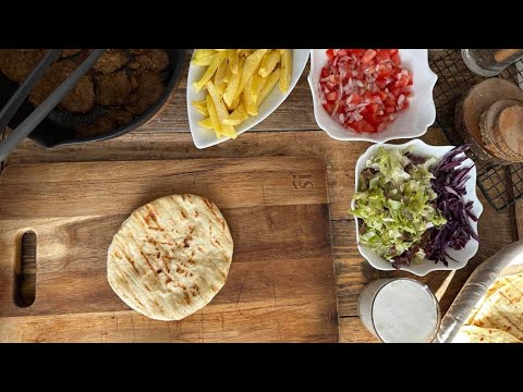 شاورما التركية الاصلية ولا دونر كباب بالتوابل الاصلية ولي جربها ولا ذاقها يهبل عليها طعمها قوة