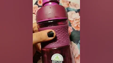 BlenderBottle SportMixer Shaker Bottle Perfect for Protein Shakes and Pre Workout, 20-Ounce, Black