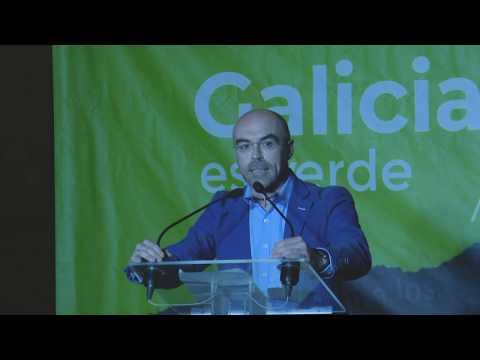 Jorge Buxadé acompaña a los candidatos al Parlamento Gallego en el inicio de campaña en Santiago.