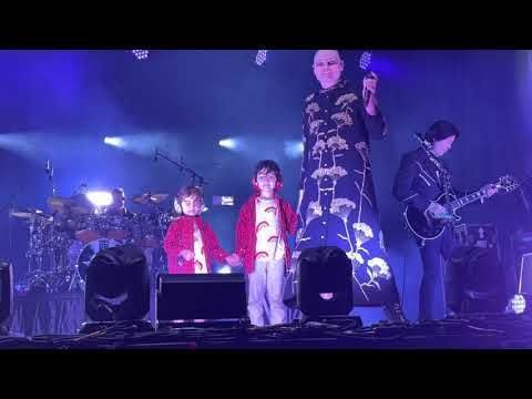 The Smashing Pumpkins Perform The Colour Of Love With Billy Corgan And Children Augustus x Philomena