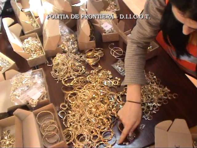 perchezitii caontrabandisti cu bijuterii aur din Turcia - YouTube