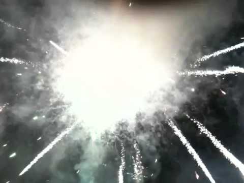 Video: Wapi Kutazama Fireworks Mnamo Mei 9