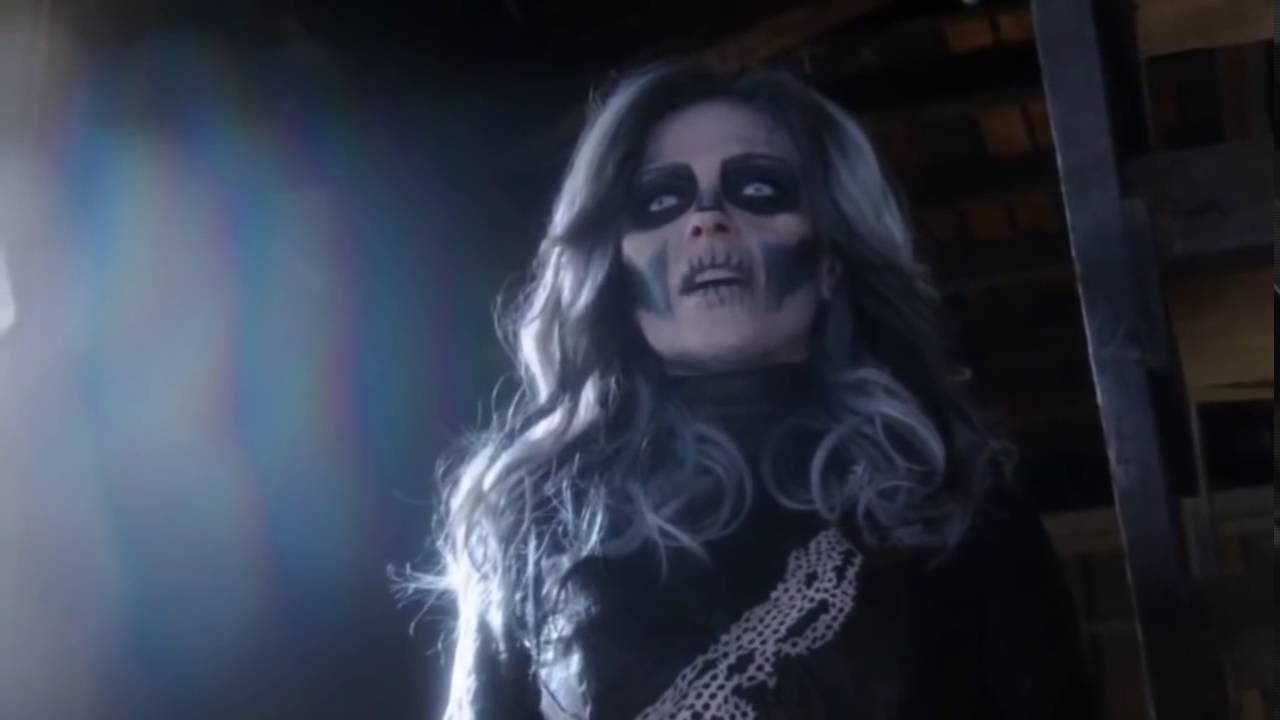 Supergirl The Flash Vs Live Wire Silver Banshee Round 1 Youtube