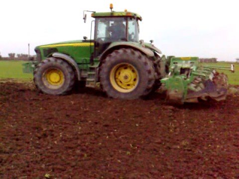 john deere 8520 con fresa valentini