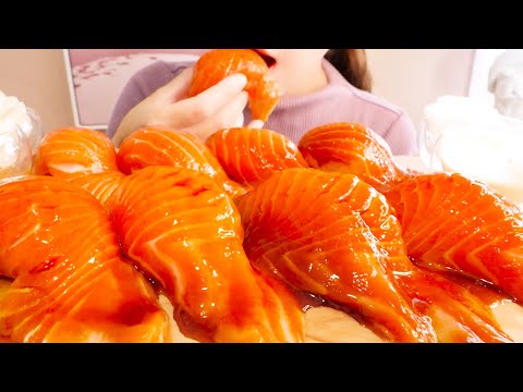 【咀嚼音】手掴み漬けサーモン寿司｜Salmon sushi Eating Sounds/ASMR/mukbang