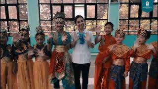 Tari Pileuleuyan SD Regina Pacis Bogor.
