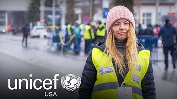 Volunteer Translator Helps Fellow Refugees From Ukraine