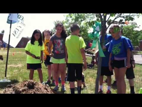 Students from Shen's Karigon Elementary School celebrate the school's 12th annual Arbor Day-Earth Da