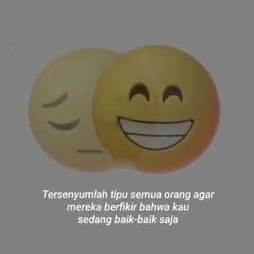 Status wa TERBARU Senyum palsu